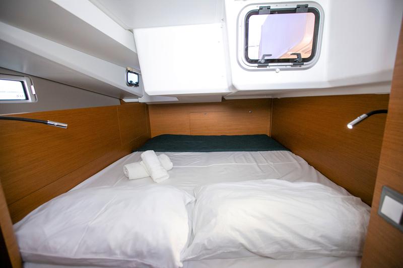 Book yachts online - sailboat - Sun Odyssey 440 - SOD440 - rent