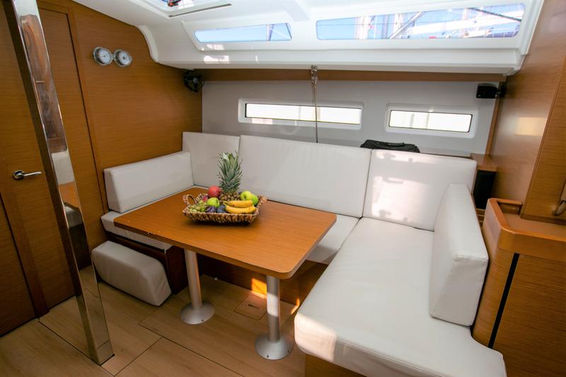 Book yachts online - sailboat - Sun Odyssey 440 - SOD440 - rent
