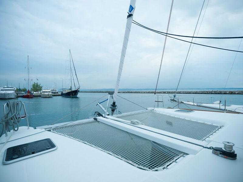 Book yachts online - catamaran - Lagoon 400 S2 - Lady Dom - rent