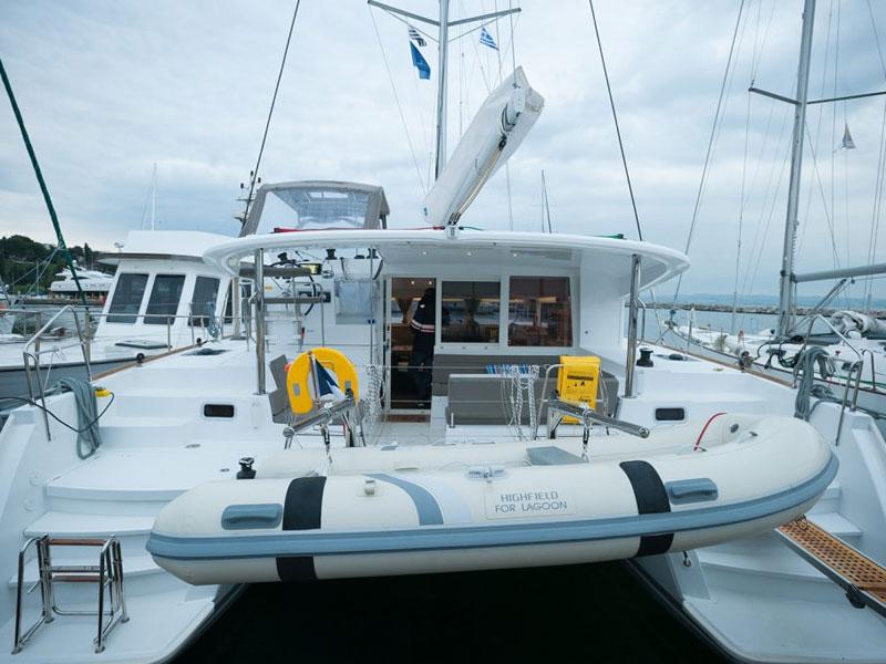 Book yachts online - catamaran - Lagoon 400 S2 - Lady Dom - rent