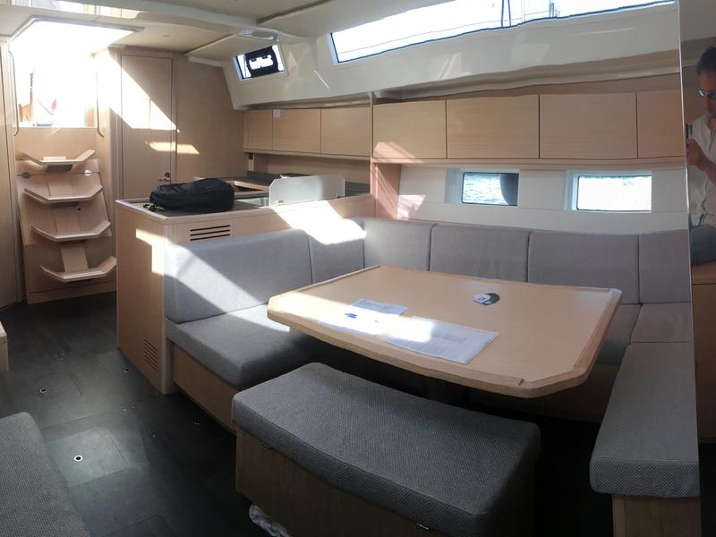 Book yachts online - sailboat - Bavaria C45 - Red Horizon - rent