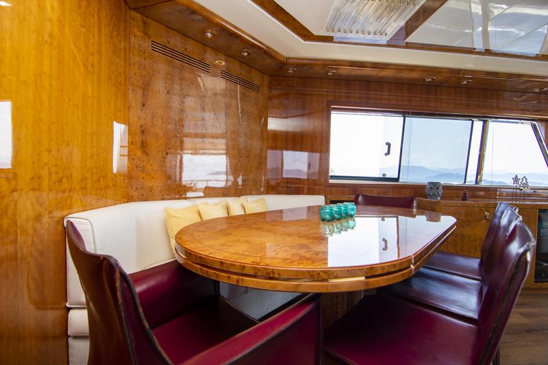 Book yachts online - motorboat - San Lorenzo 72 - Barbarossa Moratti - rent