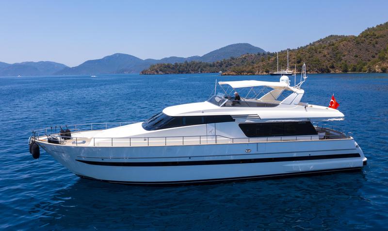 Book yachts online - motorboat - San Lorenzo 72 - Barbarossa Moratti - rent