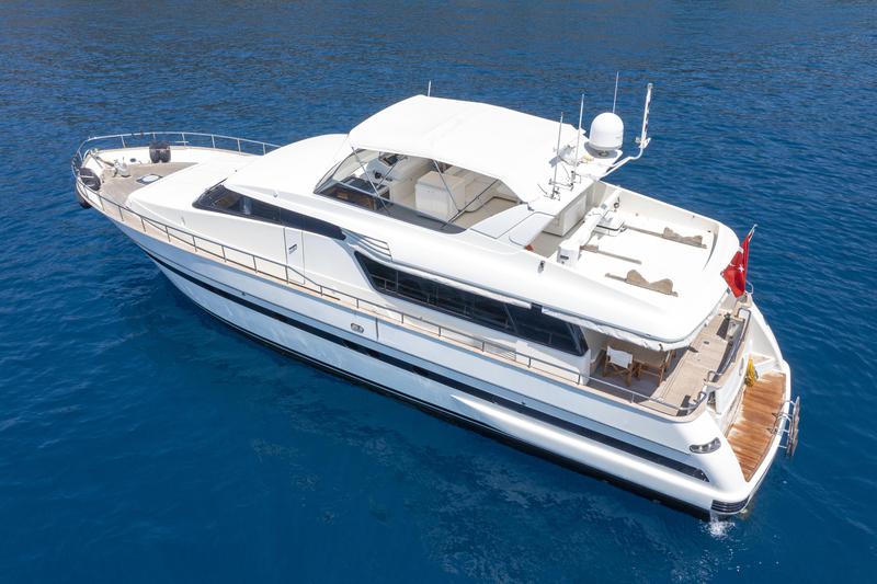 Book yachts online - motorboat - San Lorenzo 72 - Barbarossa Moratti - rent