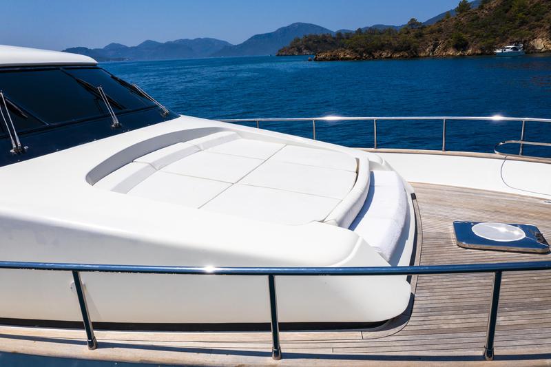 Book yachts online - motorboat - San Lorenzo 72 - Barbarossa Moratti - rent