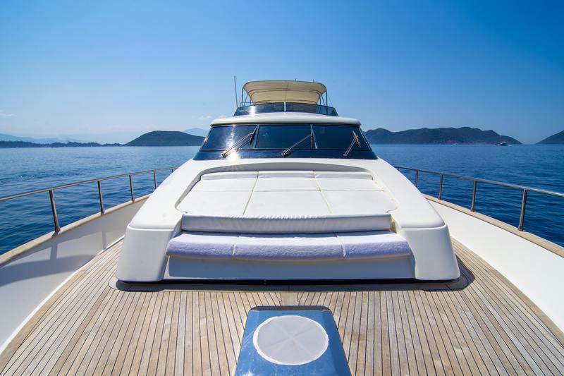 Book yachts online - motorboat - San Lorenzo 72 - Barbarossa Moratti - rent