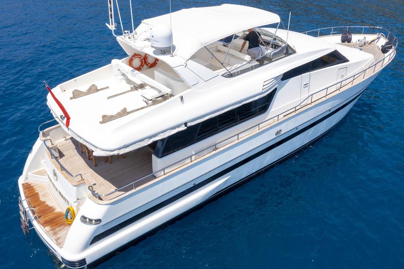 Book yachts online - motorboat - San Lorenzo 72 - Barbarossa Moratti - rent