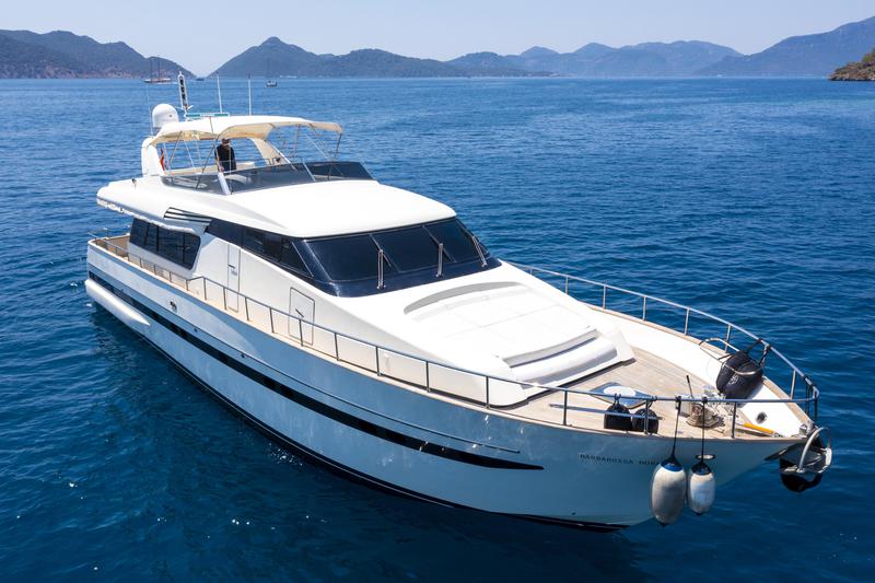 Book yachts online - motorboat - San Lorenzo 72 - Barbarossa Moratti - rent