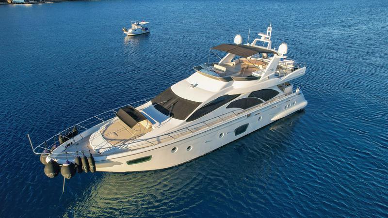 Book yachts online - motorboat - Azimut 75 Fly - Boreas - rent