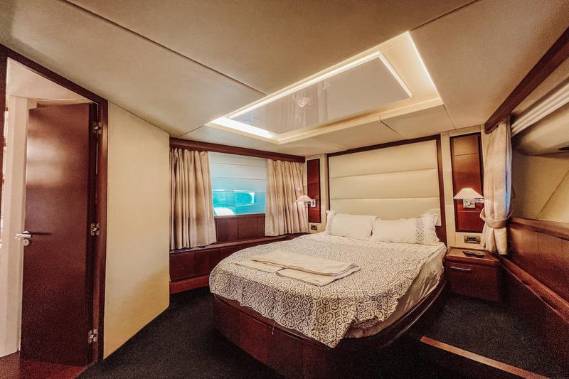 Book yachts online - motorboat - Azimut 75 Fly - Boreas - rent