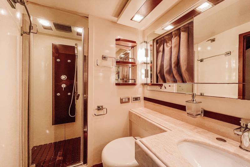 Book yachts online - motorboat - Azimut 75 Fly - Boreas - rent