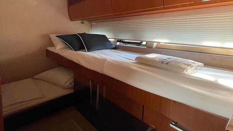 Book yachts online - motorboat - Galeon 640 Fly - Melissa My Angel - rent