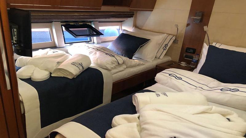 Book yachts online - motorboat - Galeon 640 Fly - Melissa My Angel - rent