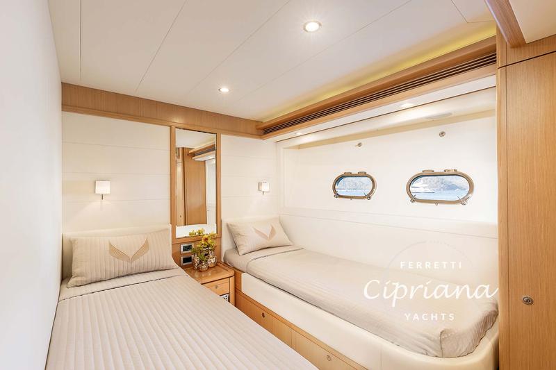 Book yachts online - motorboat - Ferretti 830 - Cipriana - rent