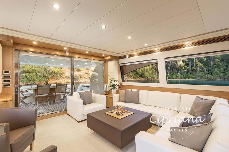 Book yachts online - motorboat - Ferretti 830 - Cipriana - rent