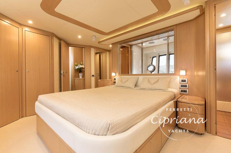 Book yachts online - motorboat - Ferretti 830 - Cipriana - rent