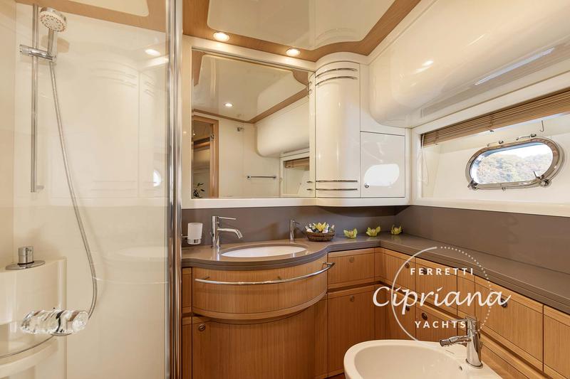 Book yachts online - motorboat - Ferretti 830 - Cipriana - rent