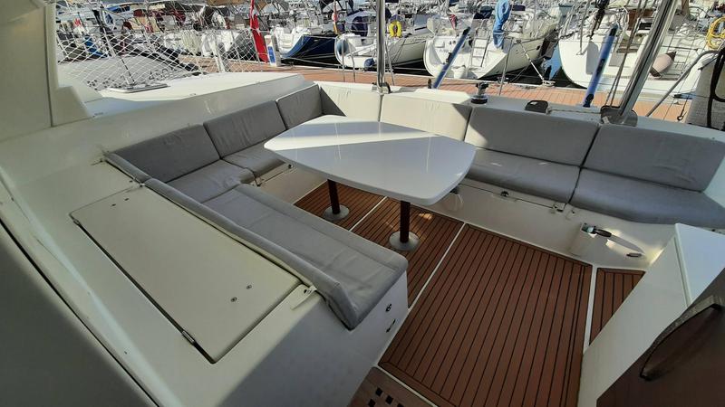 Book yachts online - catamaran - Lagoon 440 - Akik - rent
