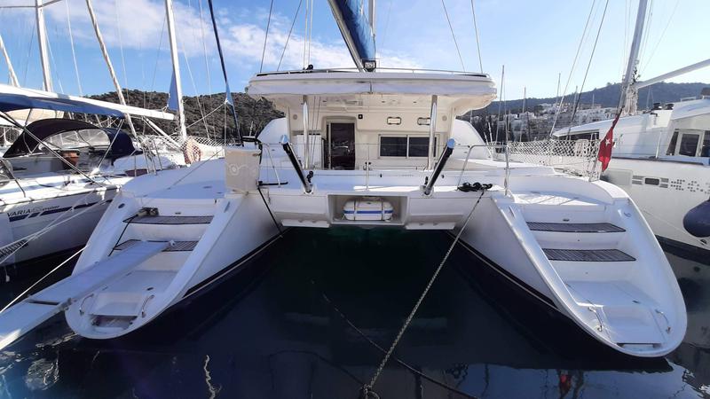 Book yachts online - catamaran - Lagoon 440 - Akik - rent