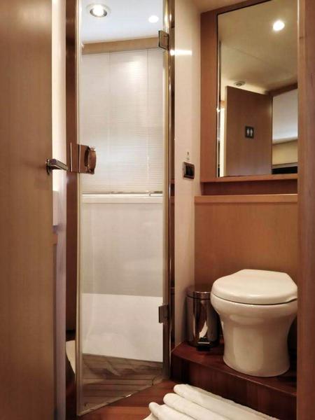 Book yachts online - motorboat - Princess V62 - Dolce Vita - rent