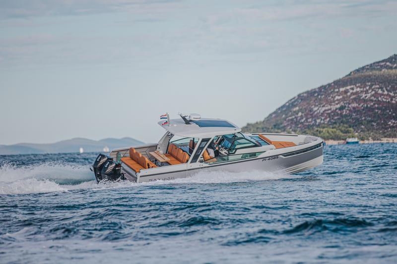 Book yachts online - motorboat - Saxdor 320 GTO - Saxdor 320 GTO (2022) - rent