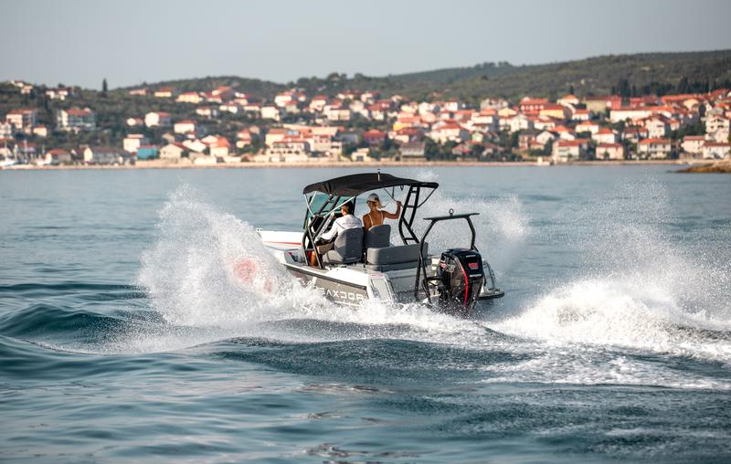 Book yachts online - motorboat - Saxdor 200 Sport - 115 Mercury - Delta - rent