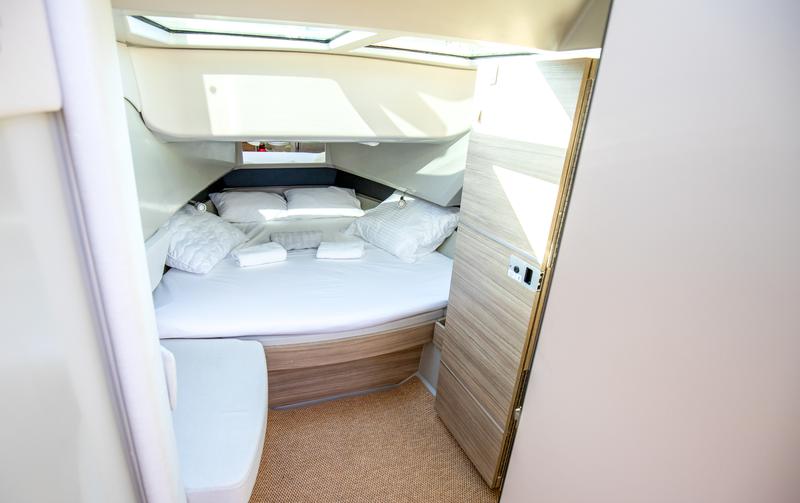 Book yachts online - motorboat - Saxdor 320 GTC - Olivia - rent