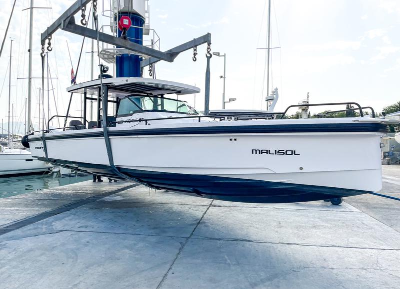 Book yachts online - motorboat - Axopar 37 Sun Top - Malisol - rent