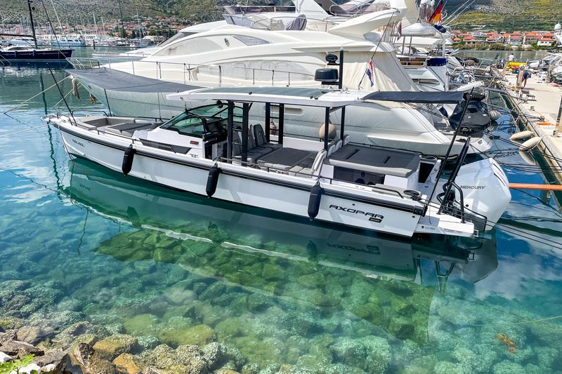 Book yachts online - motorboat - Axopar 37 Sun Top - Malisol - rent