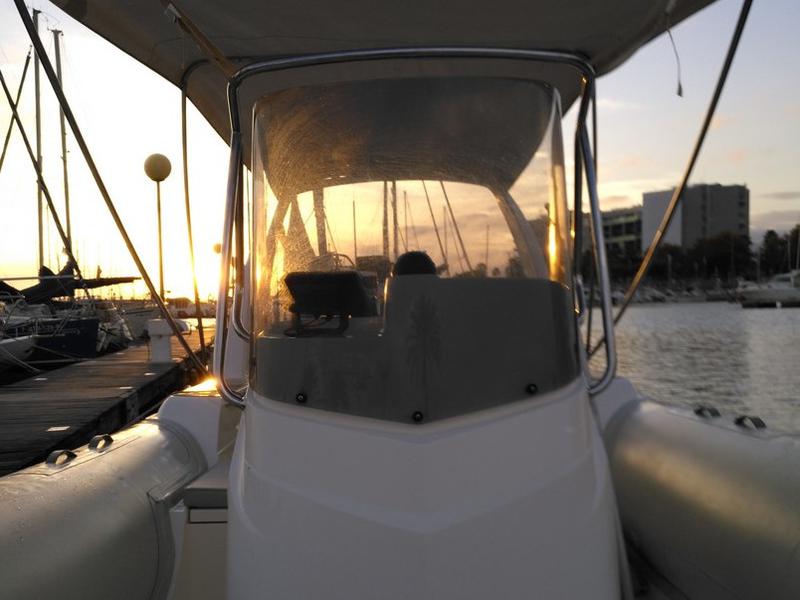 Book yachts online - motorboat - Tempest 770 Sun - SMILE VIII - rent