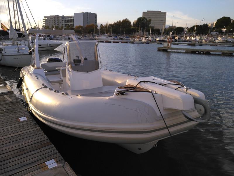 Book yachts online - motorboat - Tempest 770 Sun - SMILE VIII - rent