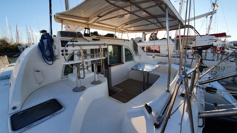 Book yachts online - catamaran - Lagoon 38 - Manatéa - rent