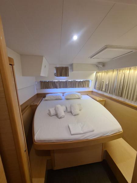 Book yachts online - catamaran - Lagoon 42 - FRIG 007 - rent
