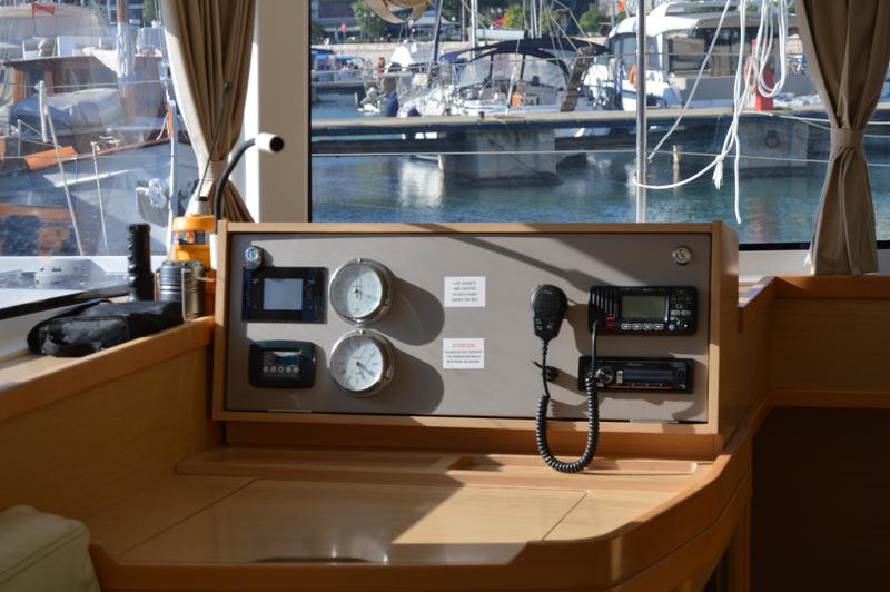 Book yachts online - catamaran - Lagoon 42 - FRIG 007 - rent