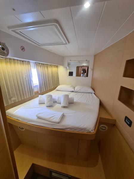 Book yachts online - catamaran - Lagoon 42 - FRIG 007 - rent