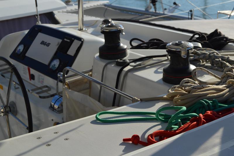 Book yachts online - catamaran - Lagoon 42 - FRIG 007 - rent