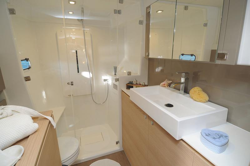 Book yachts online - catamaran - Bali 4.1 - Intrepido - rent