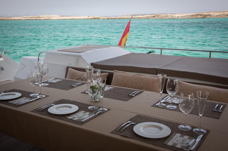 Book yachts online - catamaran - Victoria 67 - Magec - rent