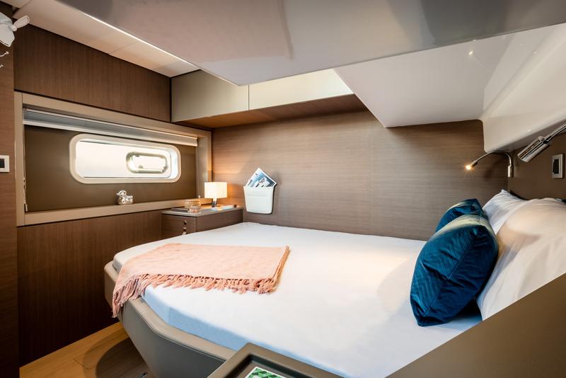 Book yachts online - catamaran - Bali 4.6 - PLATINIUM - rent