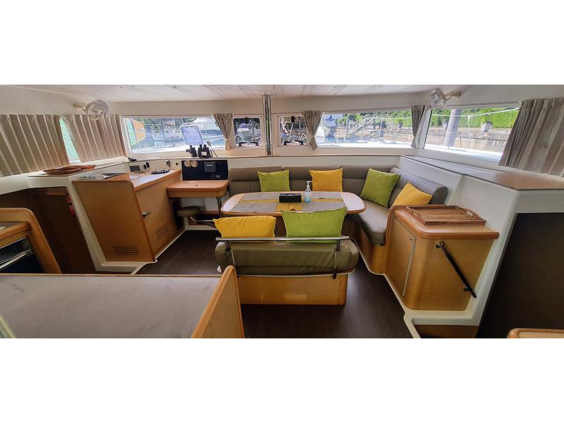 Book yachts online - catamaran - Lagoon 421 - Chirouble - rent