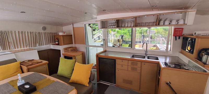 Book yachts online - catamaran - Lagoon 421 - Chirouble - rent