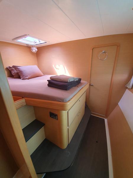 Book yachts online - catamaran - Lagoon 421 - Chirouble - rent