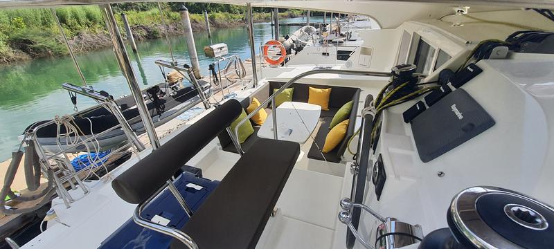 Book yachts online - catamaran - Lagoon 421 - Chirouble - rent