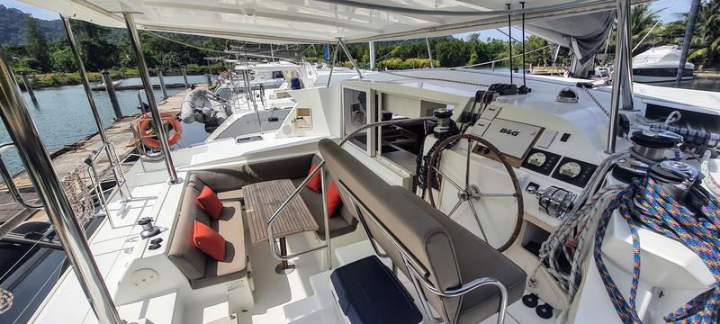 Book yachts online - catamaran - Lagoon 420 - Exit Strategy - rent
