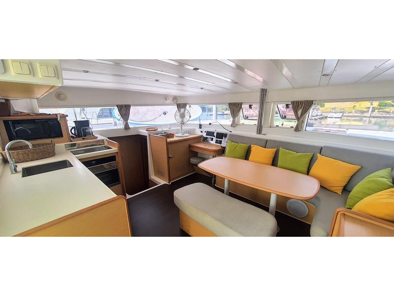 Book yachts online - catamaran - Lagoon 420 - Exit Strategy - rent