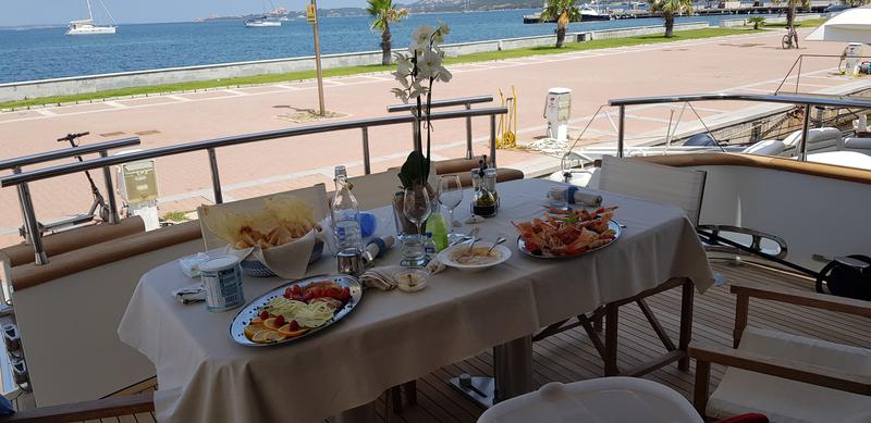 Book yachts online - motorboat - Cantieri di Pisa Akhir 85 - Maestrale - rent