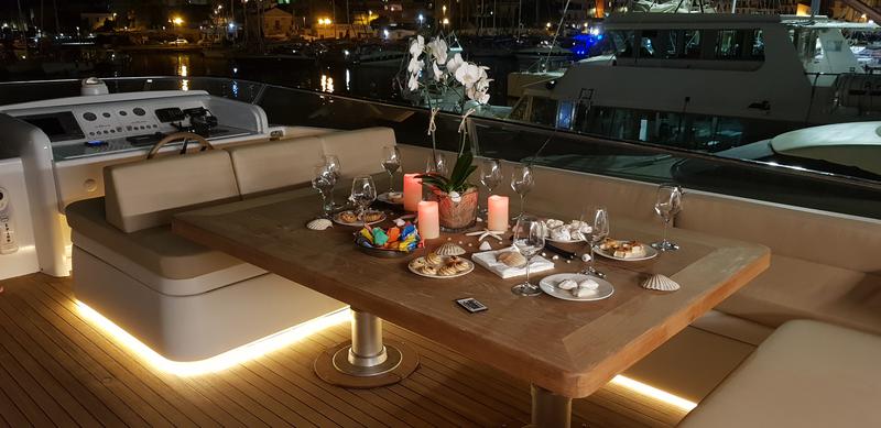 Book yachts online - motorboat - Cantieri di Pisa Akhir 85 - Maestrale - rent