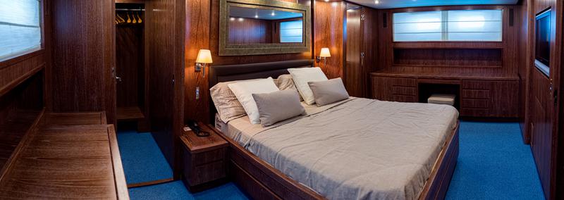 Book yachts online - motorboat - Cantieri di Pisa Akhir 85 - Maestrale - rent