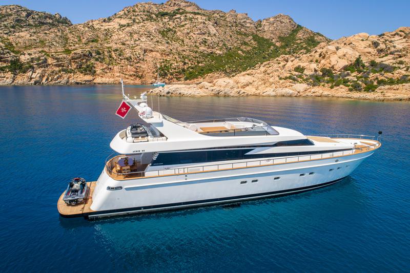 Book yachts online - motorboat - Cantieri di Pisa Akhir 85 - Maestrale - rent