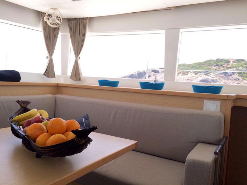 Book yachts online - catamaran - Lagoon 450  Flybridge - Madrigal V - rent